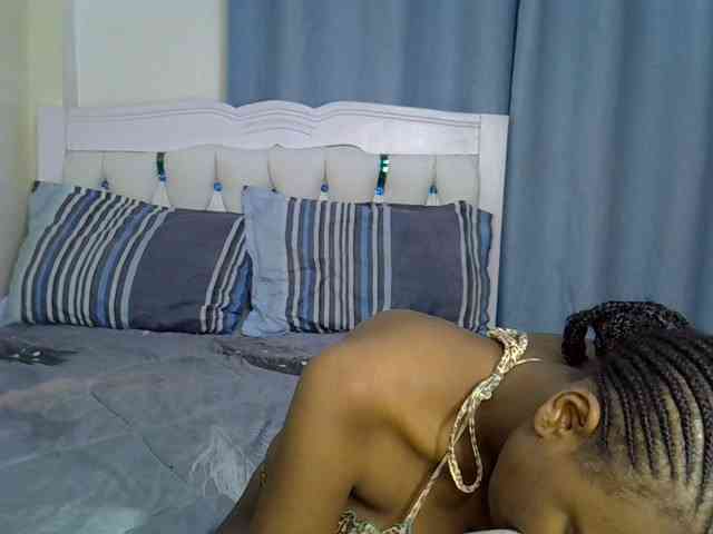 Pinkylunaa webcam