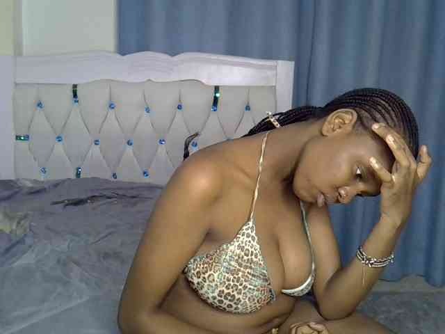 Pinkylunaa webcam