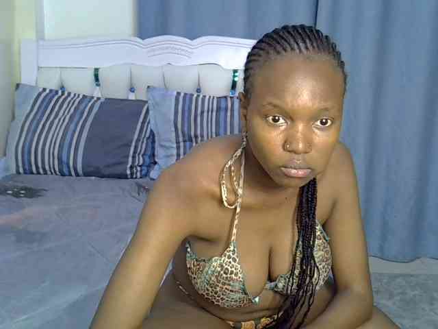 Pinkylunaa webcam