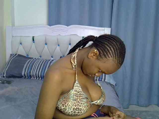 Pinkylunaa webcam
