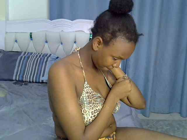 Pinkylunaa webcam