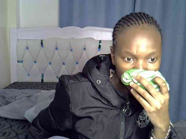 Pinkylunaa webcam