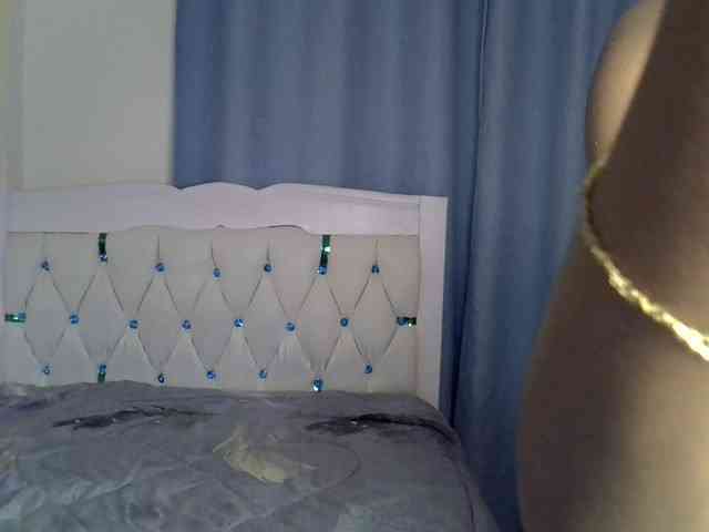 Pinkylunaa webcam