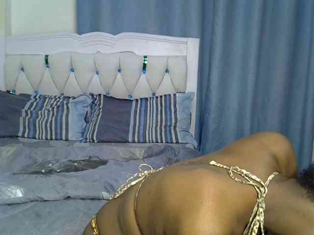 Pinkylunaa webcam