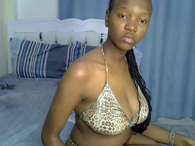 Pinkylunaa webcam