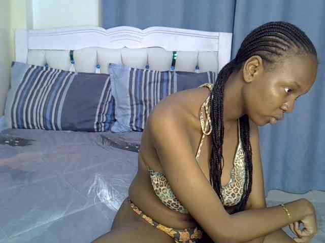 Pinkylunaa webcam