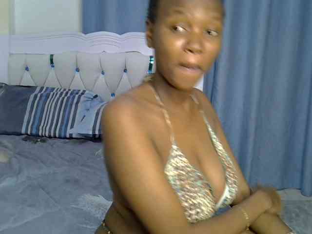 Pinkylunaa webcam