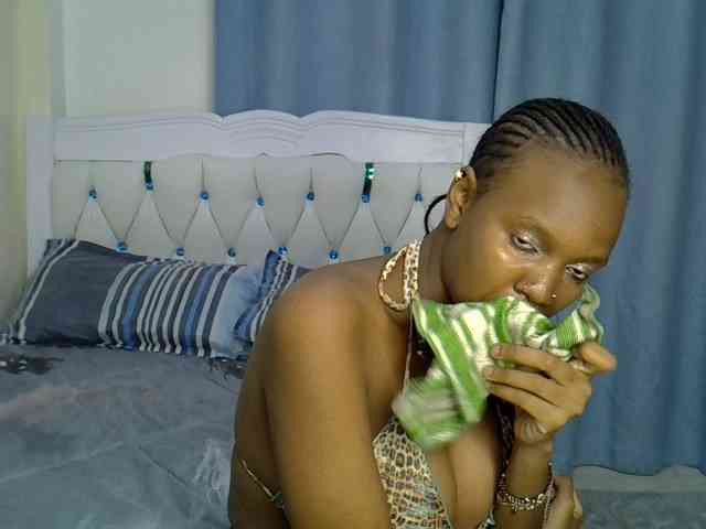 Pinkylunaa