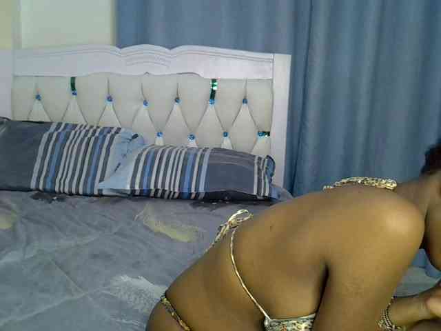 Pinkylunaa webcam