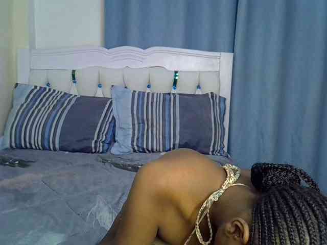 Pinkylunaa webcam