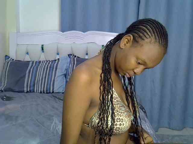 Pinkylunaa webcam