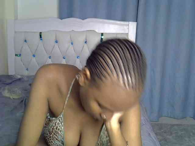 Pinkylunaa webcam
