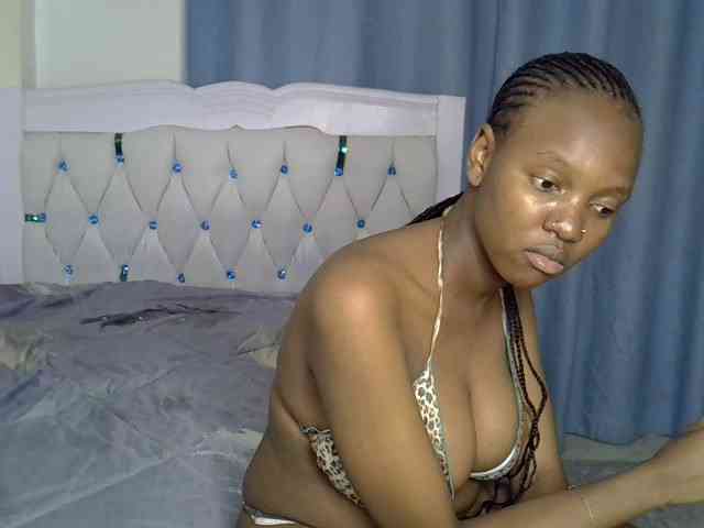 Pinkylunaa webcam