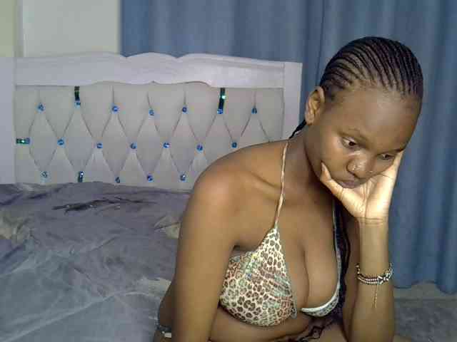 Pinkylunaa webcam