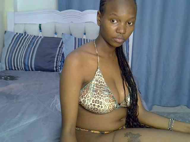 Pinkylunaa webcam