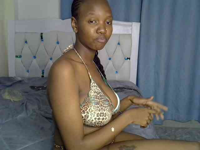 Pinkylunaa webcam