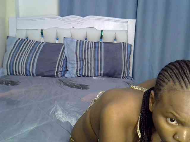 Pinkylunaa webcam
