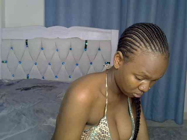 Pinkylunaa webcam