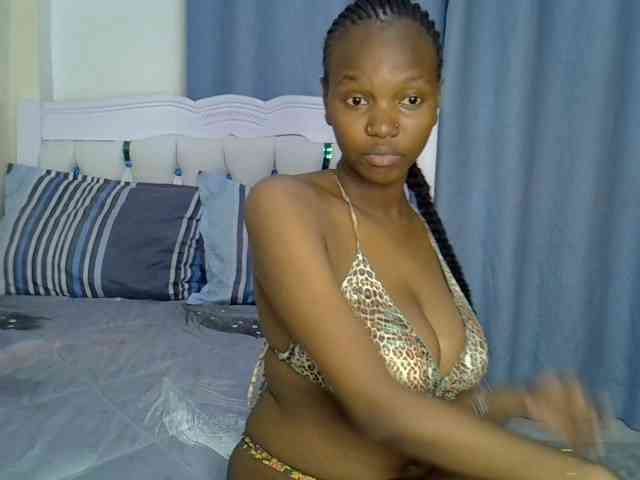Pinkylunaa webcam