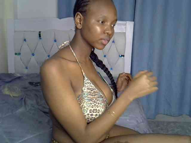 Pinkylunaa webcam