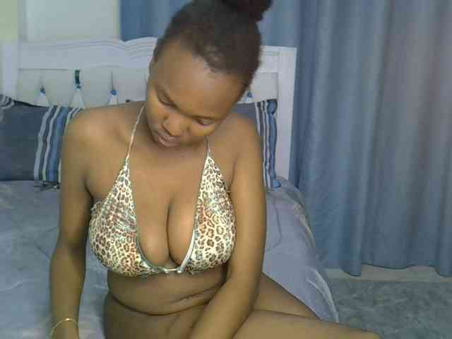 Pinkylunaa webcam
