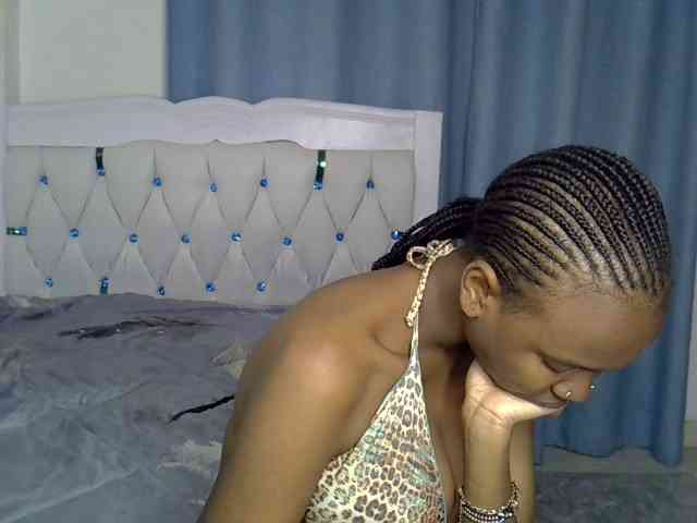 Pinkylunaa webcam
