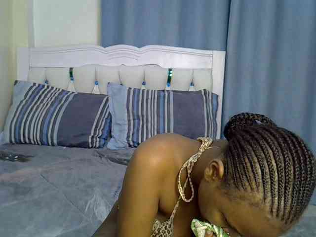 Pinkylunaa webcam