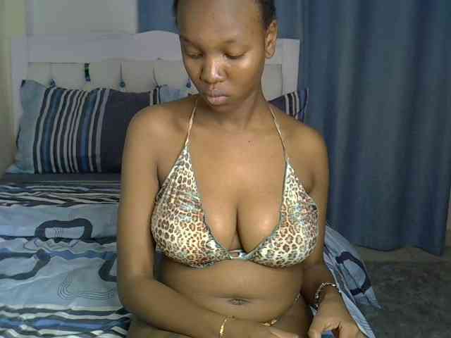 Pinkylunaa Live Webcam on BongaCams