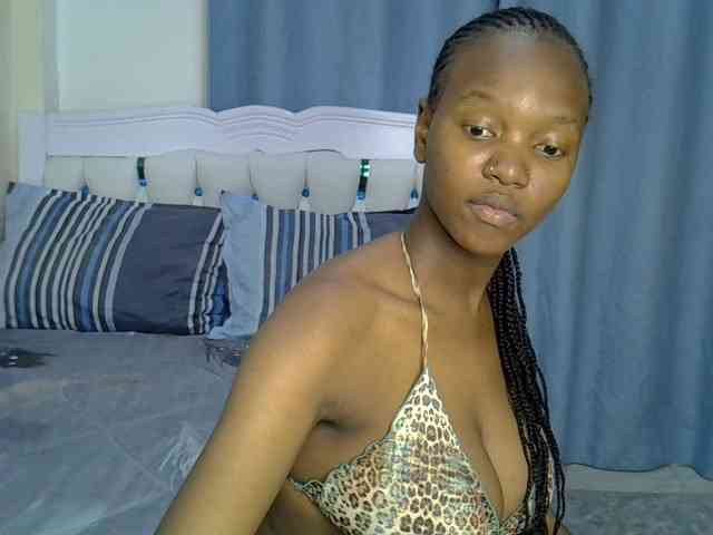 Pinkylunaa webcam