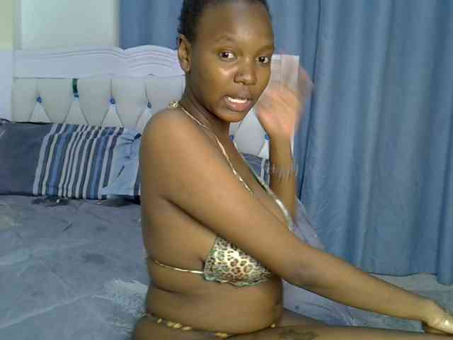 Pinkylunaa webcam