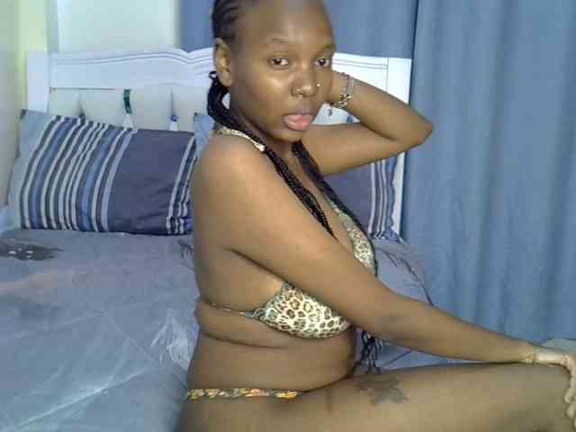 Pinkylunaa webcam