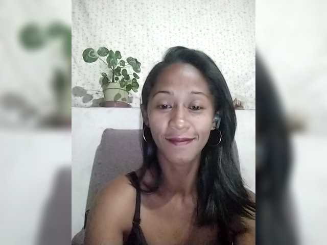 Mirah261 — live female cam
