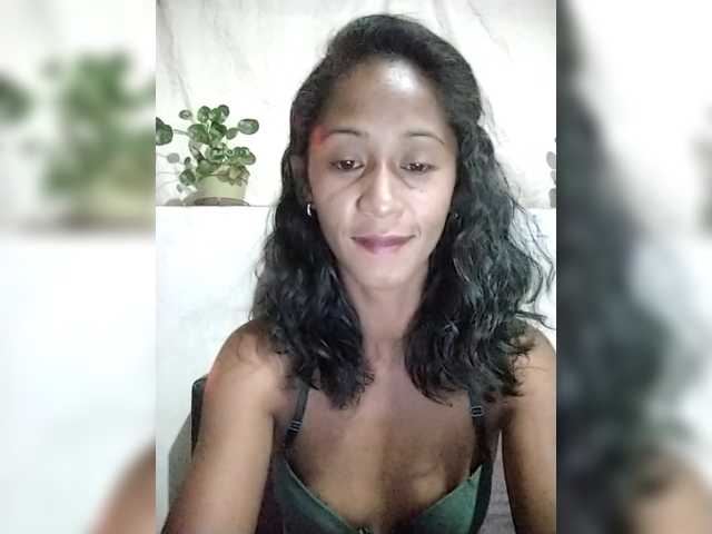 Camgirl française Mirah2026 en aperçu live