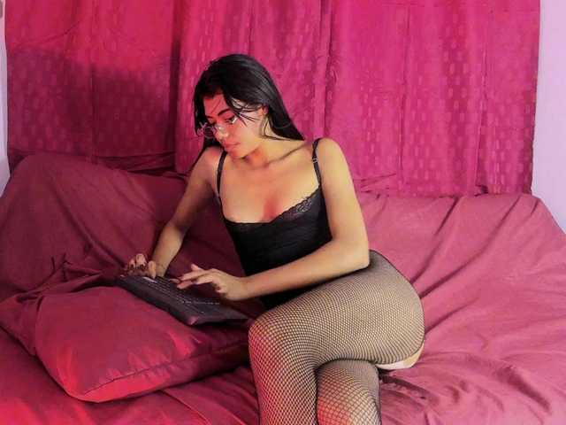 Monica-04 live cam on BongaCams