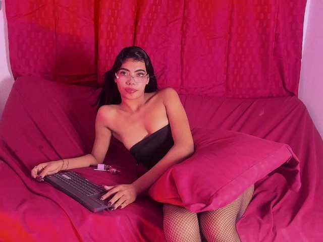 Monica-04 live cam on BongaCams