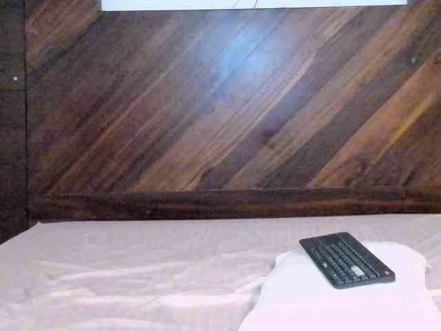 Monica-04 webcam