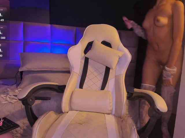 Monica-04 webcam