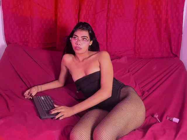 Monica-04 webcam