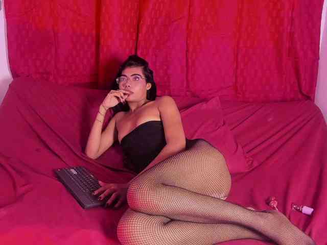 Monica-04 webcam