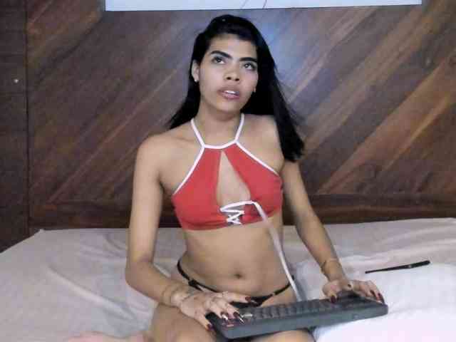 Monica-04 webcam