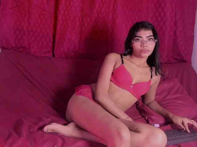 Monica-04 webcam