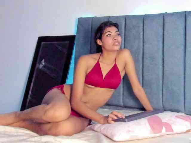 Monica-04 webcam