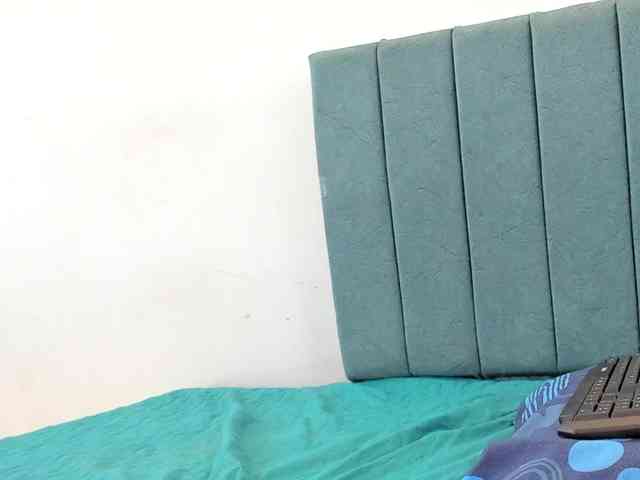 Monica-04 webcam