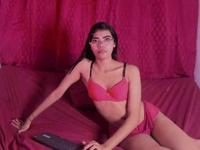 Monica-04 webcam