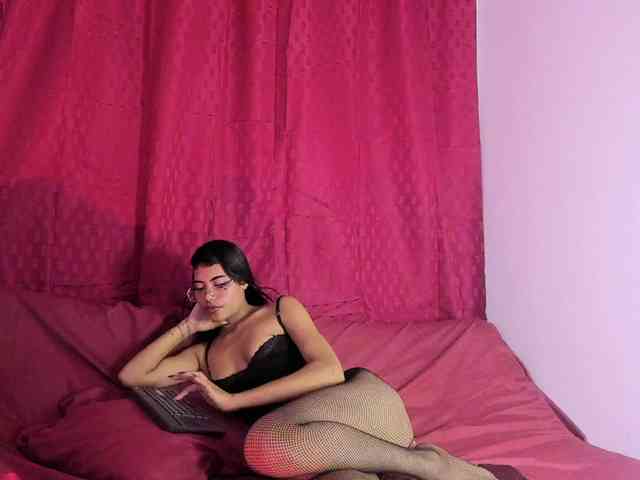 Monica-04 webcam