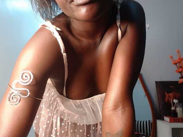 Too-hot, en vivo ahora en BongaCams