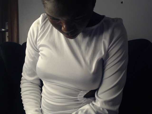 le modèle Too-hot est en webcam porno dans un show sur le site bongacams, il possède les tags suivants: Ebony,Brunette,Trimmed