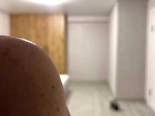 FloVelardes's BongaCams show and profile