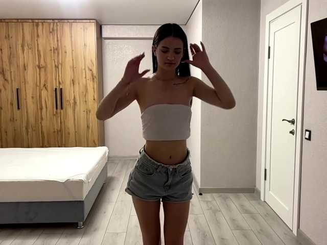 FloVelardes's BongaCams show and profile