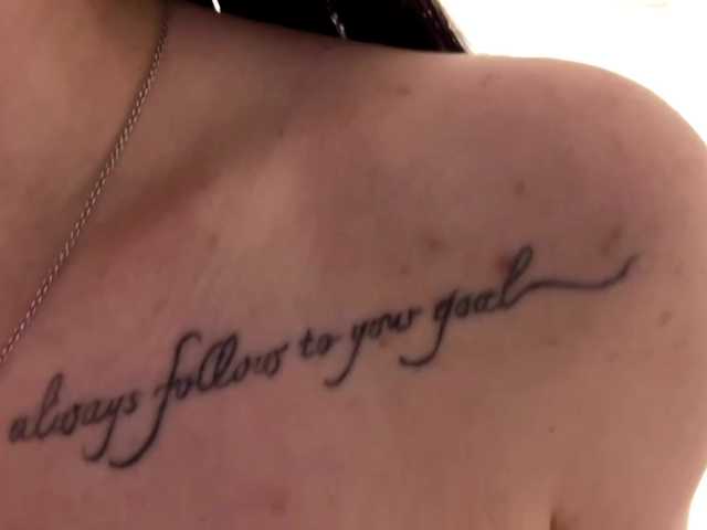 FloVelardes's BongaCams show and profile